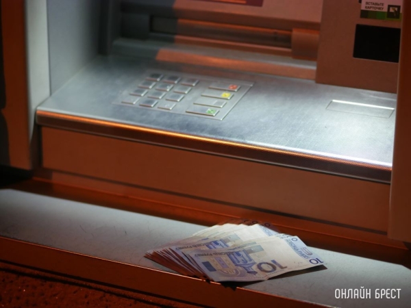 В Беларуси появились вакансии с зарплатой до 9000 рублей. Кому готовы платить такие деньги? В Беларуси появились вакансии с зарплатой до 9000 рублей. Кому готовы платить такие деньги?