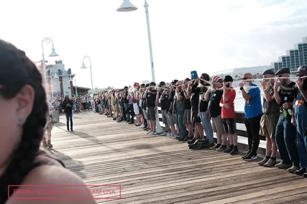 Мужчины с длинными усами и бородой установили новый мировой рекорд Мужчины с длинными усами и бородой установили новый мировой рекорд