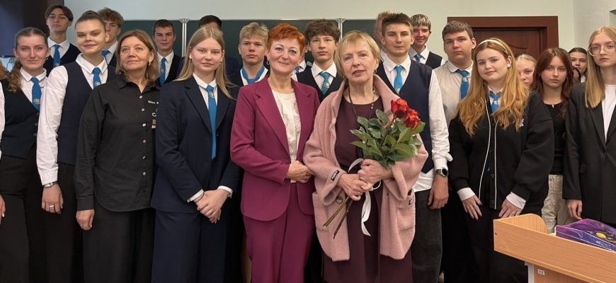 Свята паэзіі прайшло ў Віцебскай школе з нагоды Дня настаўніка Свята паэзіі прайшло ў Віцебскай школе з нагоды Дня настаўніка