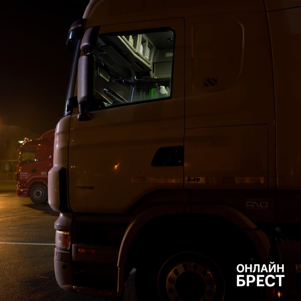 В Германии белорус на польской фуре въехал в грузовик и скрылся — что было дальше В Германии белорус на польской фуре въехал в грузовик и скрылся — что было дальше