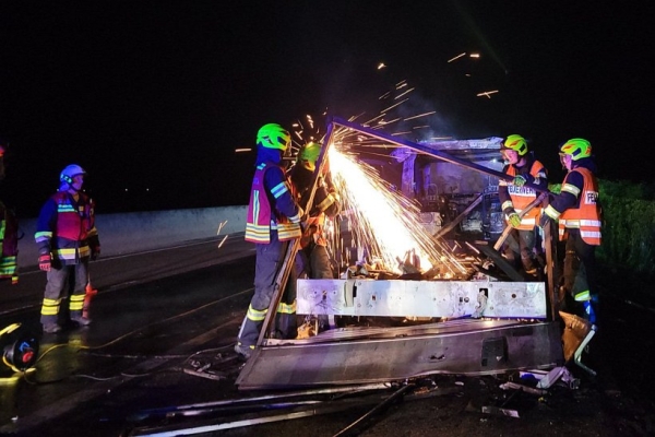 В Австрии сгорел фургон, на котором ехал белорус В Австрии сгорел фургон, на котором ехал белорус