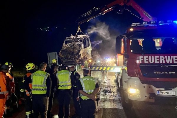 В Австрии сгорел фургон, на котором ехал белорус В Австрии сгорел фургон, на котором ехал белорус