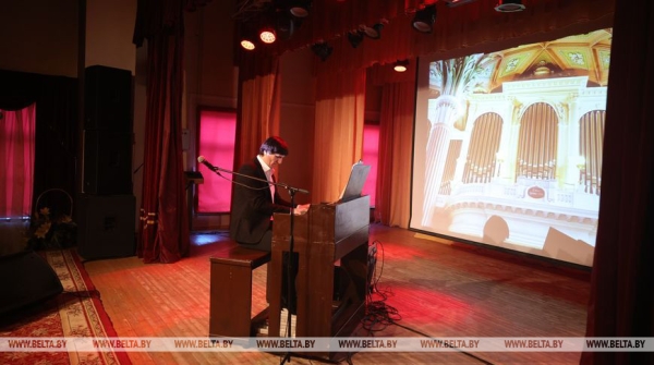 Органная музыка разных эпох в исполнении Валерия Шмата прозвучала для гостей фестиваля "Вытокi" Органная музыка разных эпох в исполнении Валерия Шмата прозвучала для гостей фестиваля "Вытокi"